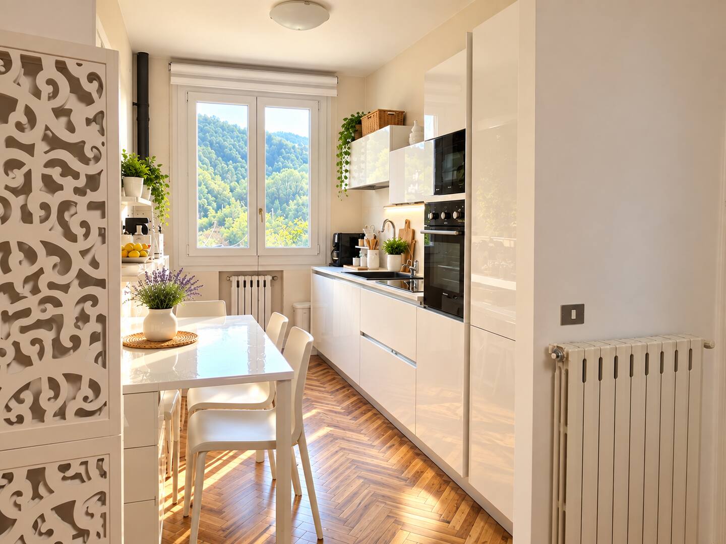 The equipped upper-floor kitchen, with its table and window onto the greenery