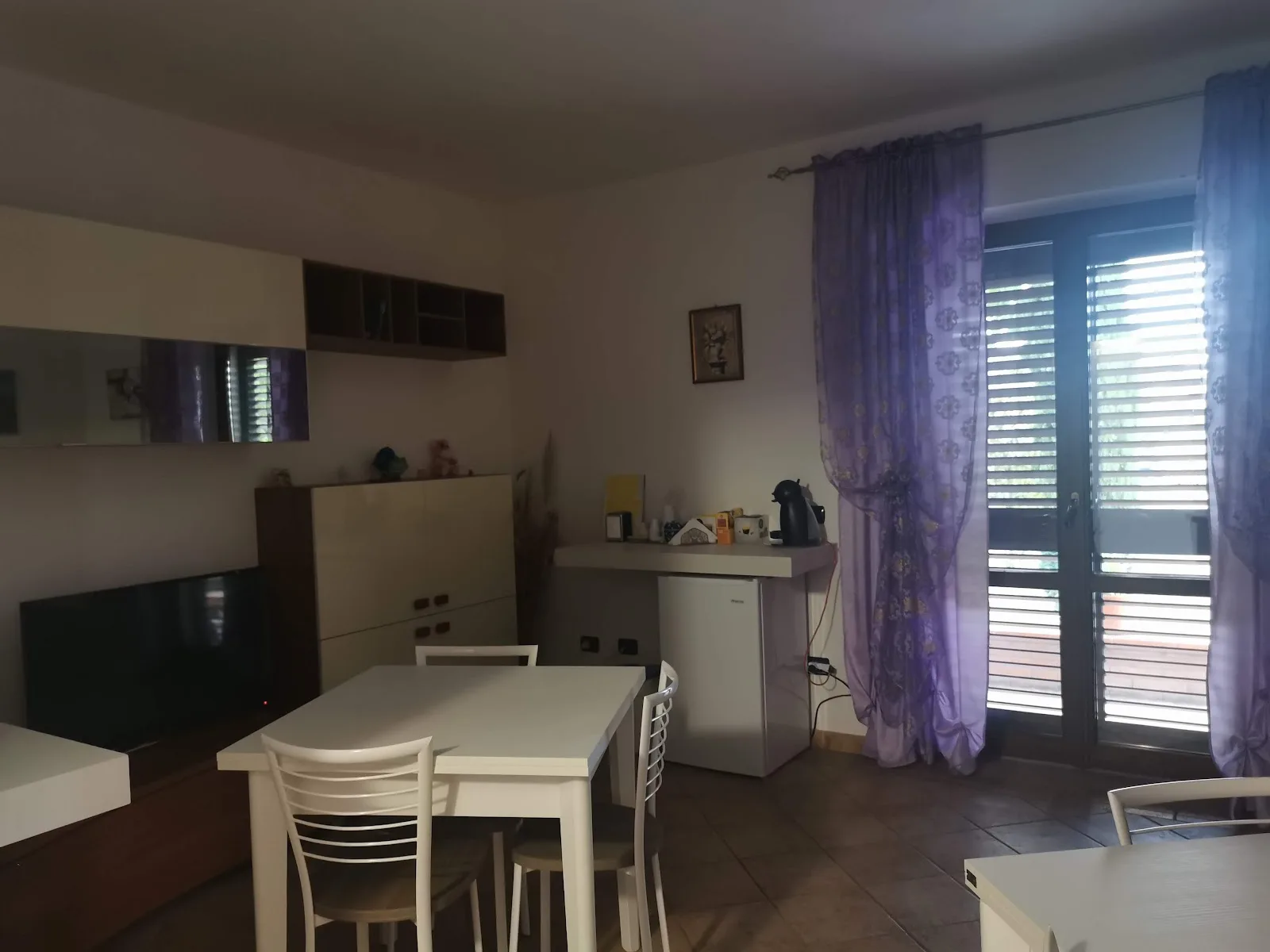 La saletta comune con angolo cottura dove viene servita la colazione